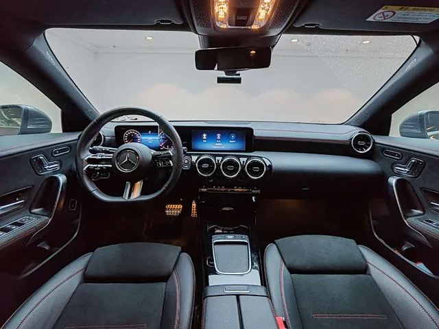 Mercedes-Benz CLA 2025 CLA 200 Voiture de sport de chasse à cinq portes intérieur photo 19 Mercedes-Benz CLA 2025 CLA 200 Voiture de sport de chasse à cinq portes intérieur photo 19