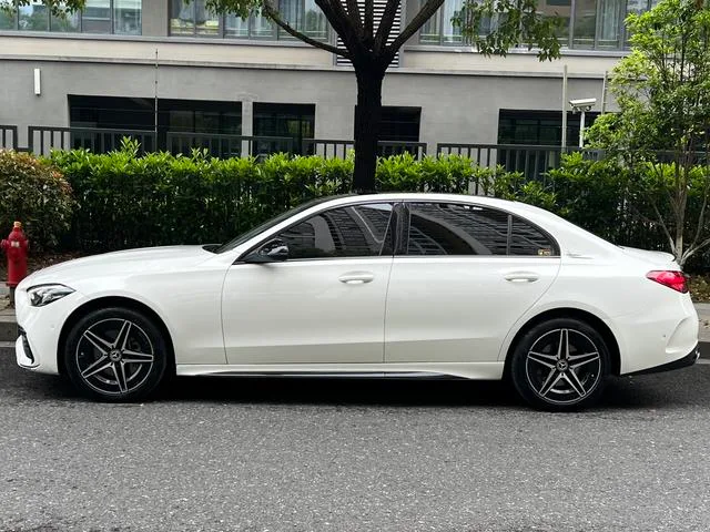Mercedes-Benz C-Class 2023 C 260 L Edición deportiva Haoye exterior foto 3 Mercedes-Benz C-Class 2023 C 260 L Edición deportiva Haoye exterior foto 3