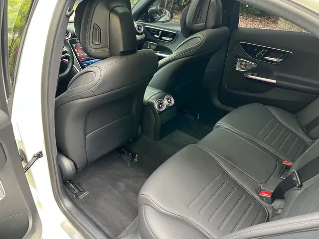 Mercedes-Benz C-Class 2023 C 260 L Edición deportiva Haoye interior foto 10 Mercedes-Benz C-Class 2023 C 260 L Edición deportiva Haoye interior foto 10