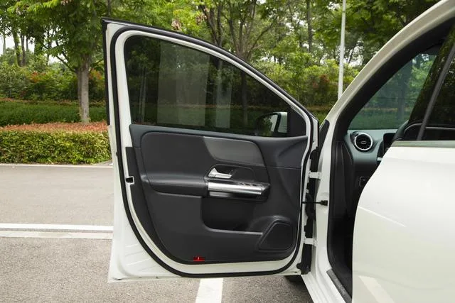 Mercedes-Benz B-Class 2020 B 200 Type dynamique extérieur photo 9 Mercedes-Benz B-Class 2020 B 200 Type dynamique extérieur photo 9