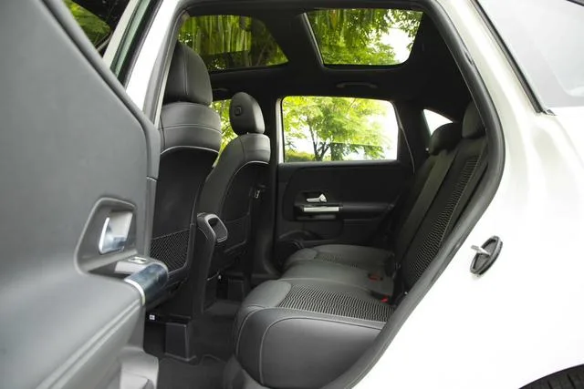Mercedes-Benz B-Class 2020 B 200 Type dynamique intérieur photo 11 Mercedes-Benz B-Class 2020 B 200 Type dynamique intérieur photo 11