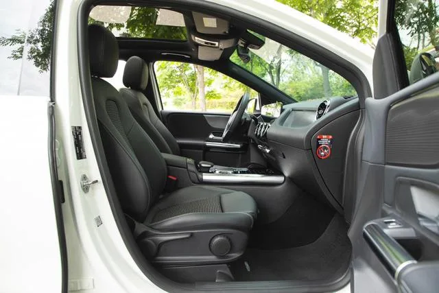 Mercedes-Benz B-Class 2020 B 200 Type dynamique intérieur photo 13 Mercedes-Benz B-Class 2020 B 200 Type dynamique intérieur photo 13