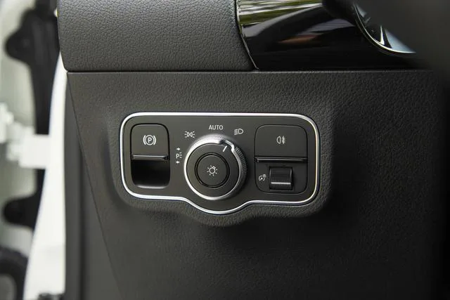 Mercedes-Benz B-Class 2020 B 200 Type dynamique intérieur photo 14 Mercedes-Benz B-Class 2020 B 200 Type dynamique intérieur photo 14
