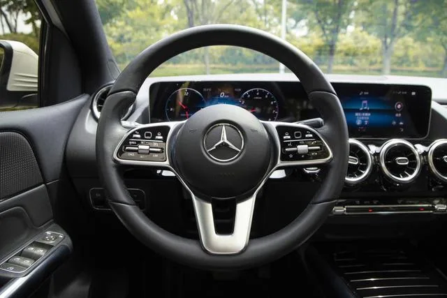 Mercedes-Benz B-Class 2020 B 200 Type dynamique intérieur photo 18 Mercedes-Benz B-Class 2020 B 200 Type dynamique intérieur photo 18