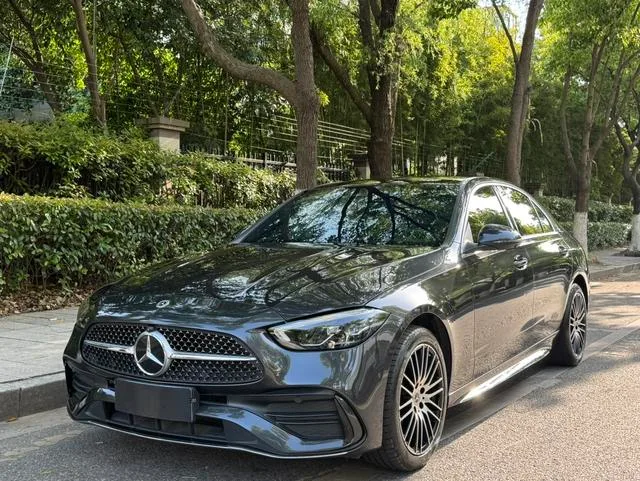 Mercedes-Benz C-Class 2025 C 260 L Versión deportiva exterior foto 1 Mercedes-Benz C-Class 2025 C 260 L Versión deportiva exterior foto 1