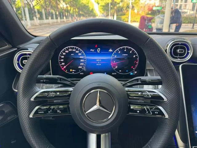 Mercedes-Benz C-Class 2025 C 260 L Versión deportiva interior foto 10 Mercedes-Benz C-Class 2025 C 260 L Versión deportiva interior foto 10