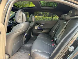 Mercedes-Benz C-Class 2025 C 260 L Versión deportiva interior foto 16 Mercedes-Benz C-Class 2025 C 260 L Versión deportiva interior foto 16