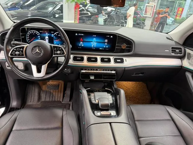 Mercedes-Benz GLE Coupe 2023 GLE 350 4MATIC Coupé SUV Type de luxe intérieur photo 7 Mercedes-Benz GLE Coupe 2023 GLE 350 4MATIC Coupé SUV Type de luxe intérieur photo 7