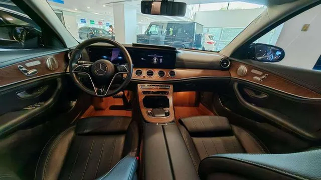 Mercedes-Benz E-Class 2022 E 300 L Luxury type Passenger car interior photo 12 Mercedes-Benz E-Class 2022 E 300 L Luxury type Passenger car interior photo 12
