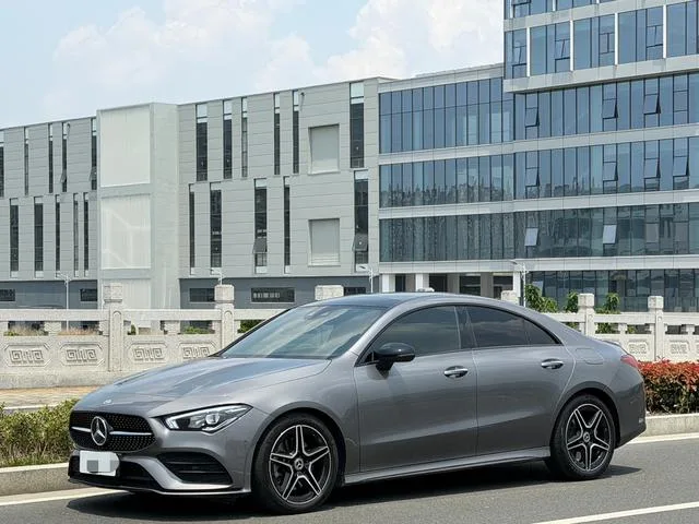 Mercedes-Benz CLA 2021 CLA 260 4MATIC Coupé à quatre portes extérieur photo 1 Mercedes-Benz CLA 2021 CLA 260 4MATIC Coupé à quatre portes extérieur photo 1