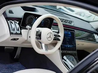 Mercedes-Benz S-Class 2023 S 450 L 4MATIC interior photo 11 Mercedes-Benz S-Class 2023 S 450 L 4MATIC interior photo 11