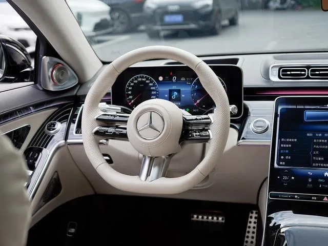 Mercedes-Benz S-Class 2023 S 450 L 4MATIC interior photo 16 Mercedes-Benz S-Class 2023 S 450 L 4MATIC interior photo 16
