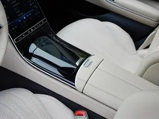 Mercedes-Benz S-Class 2023 S 450 L 4MATIC interior photo 17 Mercedes-Benz S-Class 2023 S 450 L 4MATIC interior photo 17