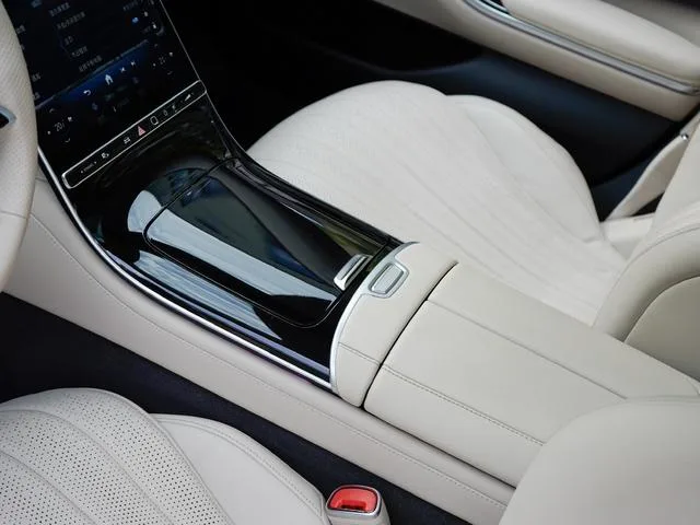 Mercedes-Benz S-Class 2023 S 450 L 4MATIC interior photo 17 Mercedes-Benz S-Class 2023 S 450 L 4MATIC interior photo 17