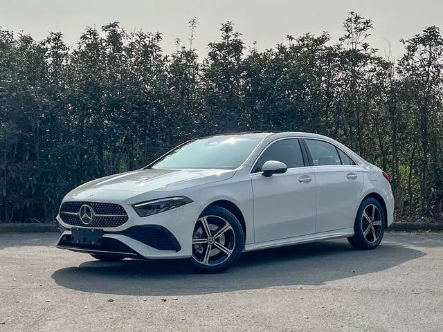 Mercedes-Benz A-Class 2025 A 200 L Version mode extérieur photo 1 Mercedes-Benz A-Class 2025 A 200 L Version mode extérieur photo 1