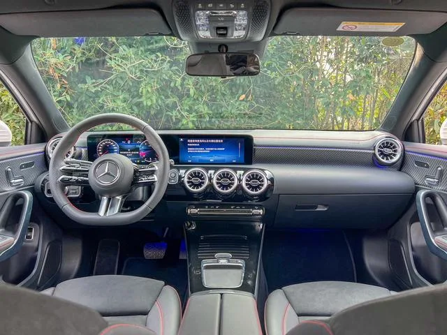 Mercedes-Benz A-Class 2025 A 200 L Version mode intérieur photo 15 Mercedes-Benz A-Class 2025 A 200 L Version mode intérieur photo 15