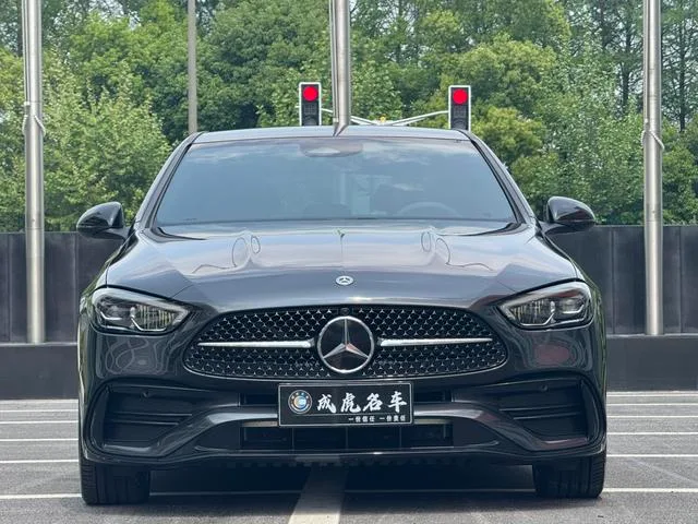 Mercedes-Benz C-Class 2022 C 260 L Versión deportiva exterior foto 2 Mercedes-Benz C-Class 2022 C 260 L Versión deportiva exterior foto 2