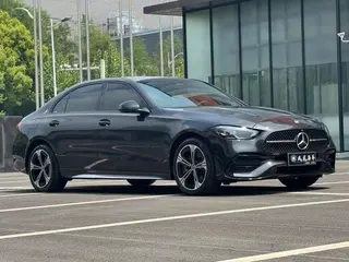 Mercedes-Benz C-Class 2022 C 260 L Versión deportiva exterior foto 3 Mercedes-Benz C-Class 2022 C 260 L Versión deportiva exterior foto 3
