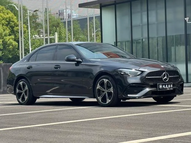 Mercedes-Benz C-Class 2022 C 260 L Versión deportiva exterior foto 3 Mercedes-Benz C-Class 2022 C 260 L Versión deportiva exterior foto 3