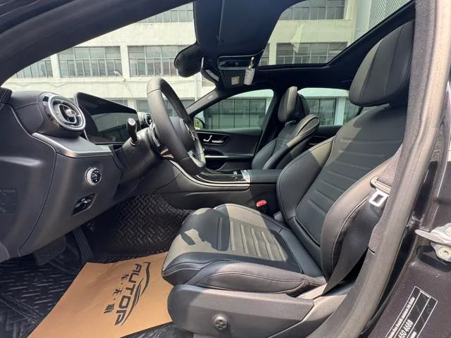 Mercedes-Benz C-Class 2022 C 260 L Versión deportiva exterior foto 5 Mercedes-Benz C-Class 2022 C 260 L Versión deportiva exterior foto 5