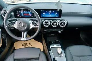 Mercedes-Benz A-Class 2024 A 180 L intérieur photo 7 Mercedes-Benz A-Class 2024 A 180 L intérieur photo 7