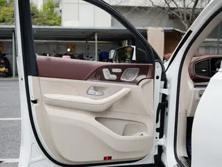 Mercedes-Benz Maybach GLS 2022 GLS 480 4MATIC intérieur photo 14 Mercedes-Benz Maybach GLS 2022 GLS 480 4MATIC intérieur photo 14