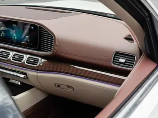 Mercedes-Benz Maybach GLS 2022 GLS 480 4MATIC intérieur photo 15 Mercedes-Benz Maybach GLS 2022 GLS 480 4MATIC intérieur photo 15