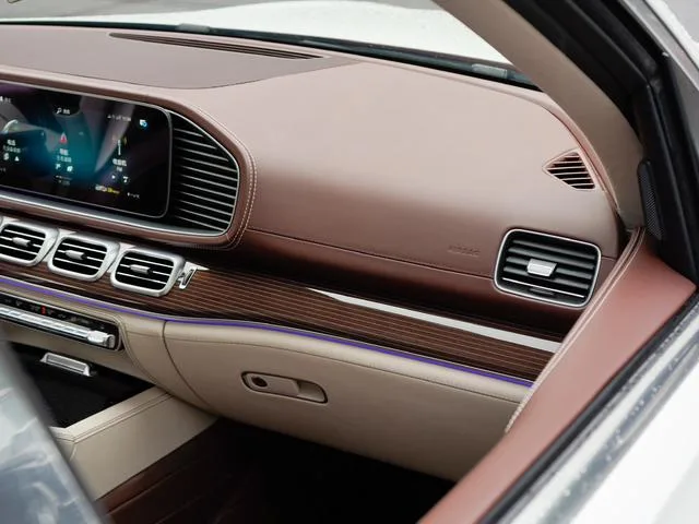 Mercedes-Benz Maybach GLS 2022 GLS 480 4MATIC intérieur photo 15 Mercedes-Benz Maybach GLS 2022 GLS 480 4MATIC intérieur photo 15