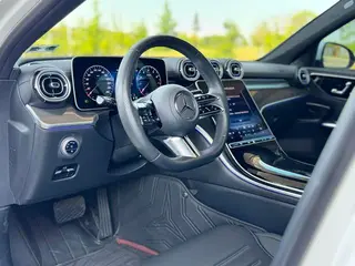 Mercedes-Benz C-Class 2025 C 260 L Versión deportiva exterior foto 4 Mercedes-Benz C-Class 2025 C 260 L Versión deportiva exterior foto 4