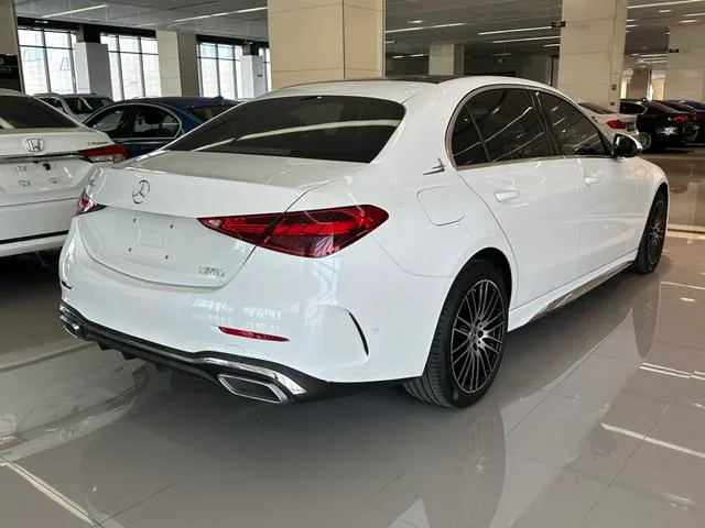 Mercedes-Benz C-Class 2024 Tres cambios C 260 L Versión deportiva exterior foto 4 Mercedes-Benz C-Class 2024 Tres cambios C 260 L Versión deportiva exterior foto 4