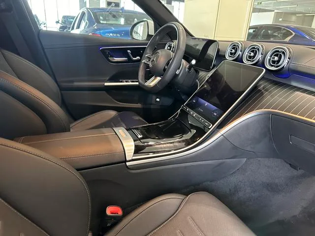 Mercedes-Benz C-Class 2024 Tres cambios C 260 L Versión deportiva interior foto 12 Mercedes-Benz C-Class 2024 Tres cambios C 260 L Versión deportiva interior foto 12