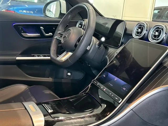 Mercedes-Benz C-Class 2024 Tres cambios C 260 L Versión deportiva interior foto 13 Mercedes-Benz C-Class 2024 Tres cambios C 260 L Versión deportiva interior foto 13