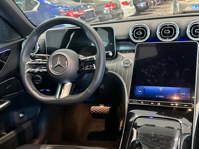 Mercedes-Benz C-Class 2024 Tres cambios C 260 L Versión deportiva interior foto 14 Mercedes-Benz C-Class 2024 Tres cambios C 260 L Versión deportiva interior foto 14