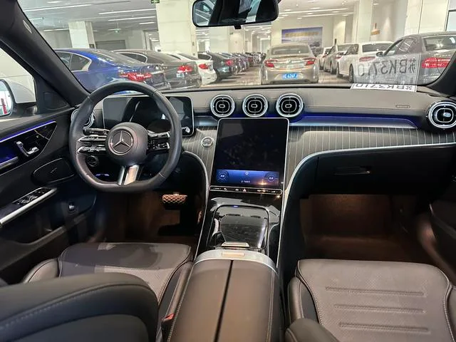Mercedes-Benz C-Class 2024 Tres cambios C 260 L Versión deportiva interior foto 15 Mercedes-Benz C-Class 2024 Tres cambios C 260 L Versión deportiva interior foto 15