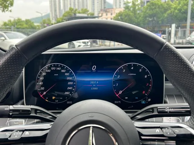 Mercedes-Benz C-Class 2025 C 260 L Hao Night Sports Edition interior photo 10 Mercedes-Benz C-Class 2025 C 260 L Hao Night Sports Edition interior photo 10
