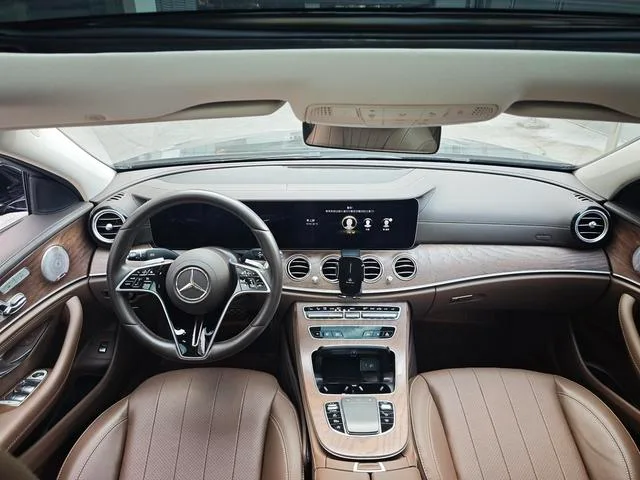 Mercedes-Benz E-Class 2023 Restyling E 300 L Luxury type Passenger car interior photo 8 Mercedes-Benz E-Class 2023 Restyling E 300 L Luxury type Passenger car interior photo 8