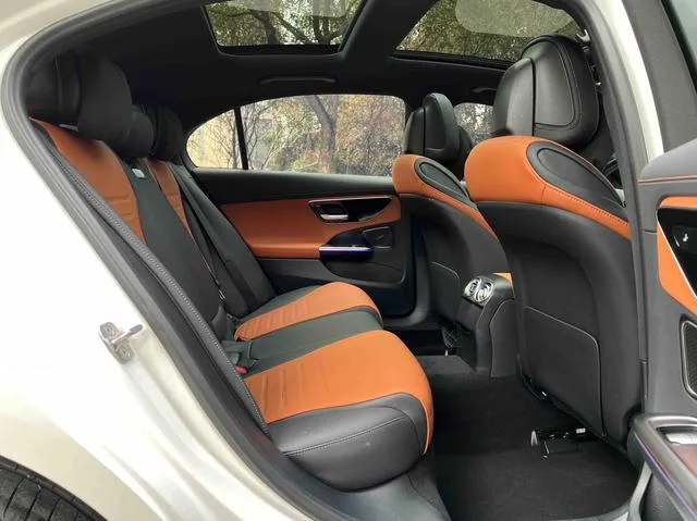 Mercedes-Benz C-Class 2023 Restyling C 260 L Sports version interior photo 11 Mercedes-Benz C-Class 2023 Restyling C 260 L Sports version interior photo 11