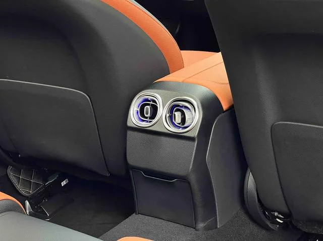 Mercedes-Benz C-Class 2023 Restyling C 260 L Sports version interior photo 14 Mercedes-Benz C-Class 2023 Restyling C 260 L Sports version interior photo 14