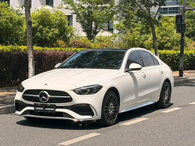 Mercedes-Benz C-Class 2023 C 260 L Versión deportiva exterior foto 1 Mercedes-Benz C-Class 2023 C 260 L Versión deportiva exterior foto 1