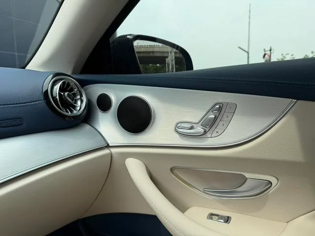 Mercedes-Benz E-Class (Imported) 2021 Restyling E 260 Coupe interior photo 9 Mercedes-Benz E-Class (Imported) 2021 Restyling E 260 Coupe interior photo 9