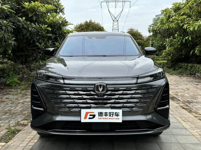 Changan CS75 PLUS 2024 Tercera generación Edición campeona 1.5T Conducción inteligente automática exterior foto 2 Changan CS75 PLUS 2024 Tercera generación Edición campeona 1.5T Conducción inteligente automática exterior foto 2
