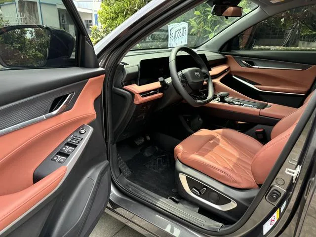 Changan CS75 PLUS 2024 Tercera generación Edición campeona 1.5T Conducción inteligente automática interior foto 17 Changan CS75 PLUS 2024 Tercera generación Edición campeona 1.5T Conducción inteligente automática interior foto 17