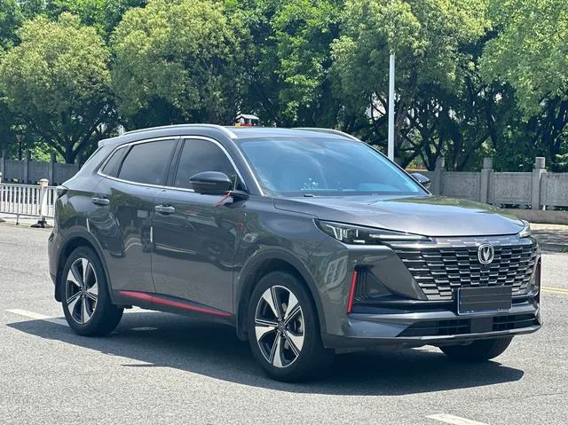 Changan CS55 PLUS 2022 Second generation 1.5T DCT Premium Trim exterior photo 3 Changan CS55 PLUS 2022 Second generation 1.5T DCT Premium Trim exterior photo 3