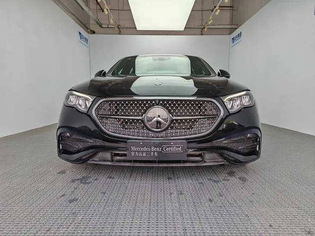 Mercedes-Benz E-Class 2025 E 300 L Estilo de moda Coche deportivo exterior foto 2 Mercedes-Benz E-Class 2025 E 300 L Estilo de moda Coche deportivo exterior foto 2