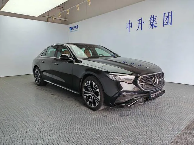 Mercedes-Benz E-Class 2025 E 300 L Estilo de moda Coche deportivo exterior foto 3 Mercedes-Benz E-Class 2025 E 300 L Estilo de moda Coche deportivo exterior foto 3