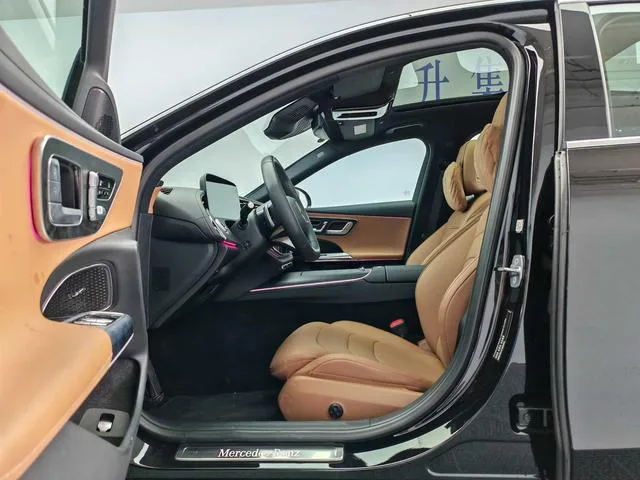 Mercedes-Benz E-Class 2025 E 300 L Estilo de moda Coche deportivo interior foto 11 Mercedes-Benz E-Class 2025 E 300 L Estilo de moda Coche deportivo interior foto 11