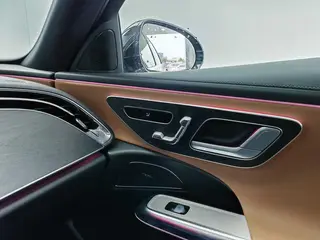 Mercedes-Benz E-Class 2025 E 300 L Estilo de moda Coche deportivo interior foto 16 Mercedes-Benz E-Class 2025 E 300 L Estilo de moda Coche deportivo interior foto 16