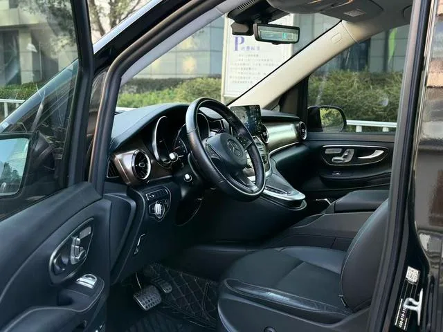 Mercedes-Benz V-Class 2021 V 260 L Long Wheelbase Deluxe Edition interior photo 10 Mercedes-Benz V-Class 2021 V 260 L Long Wheelbase Deluxe Edition interior photo 10