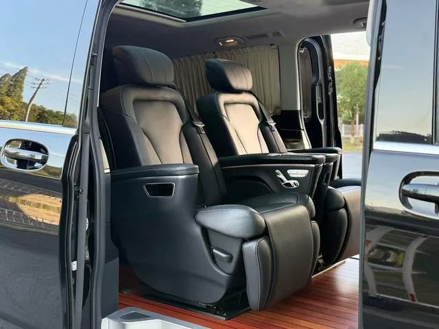 Mercedes-Benz V-Class 2021 V 260 L Long Wheelbase Deluxe Edition interior photo 12 Mercedes-Benz V-Class 2021 V 260 L Long Wheelbase Deluxe Edition interior photo 12