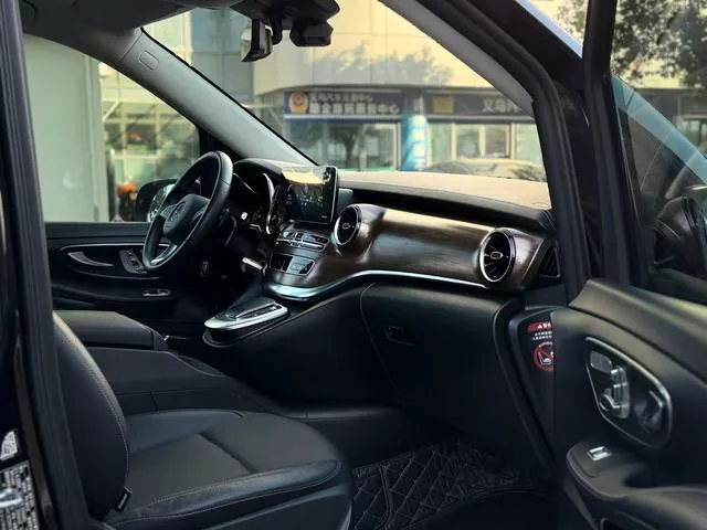 Mercedes-Benz V-Class 2021 V 260 L Long Wheelbase Deluxe Edition interior photo 13 Mercedes-Benz V-Class 2021 V 260 L Long Wheelbase Deluxe Edition interior photo 13